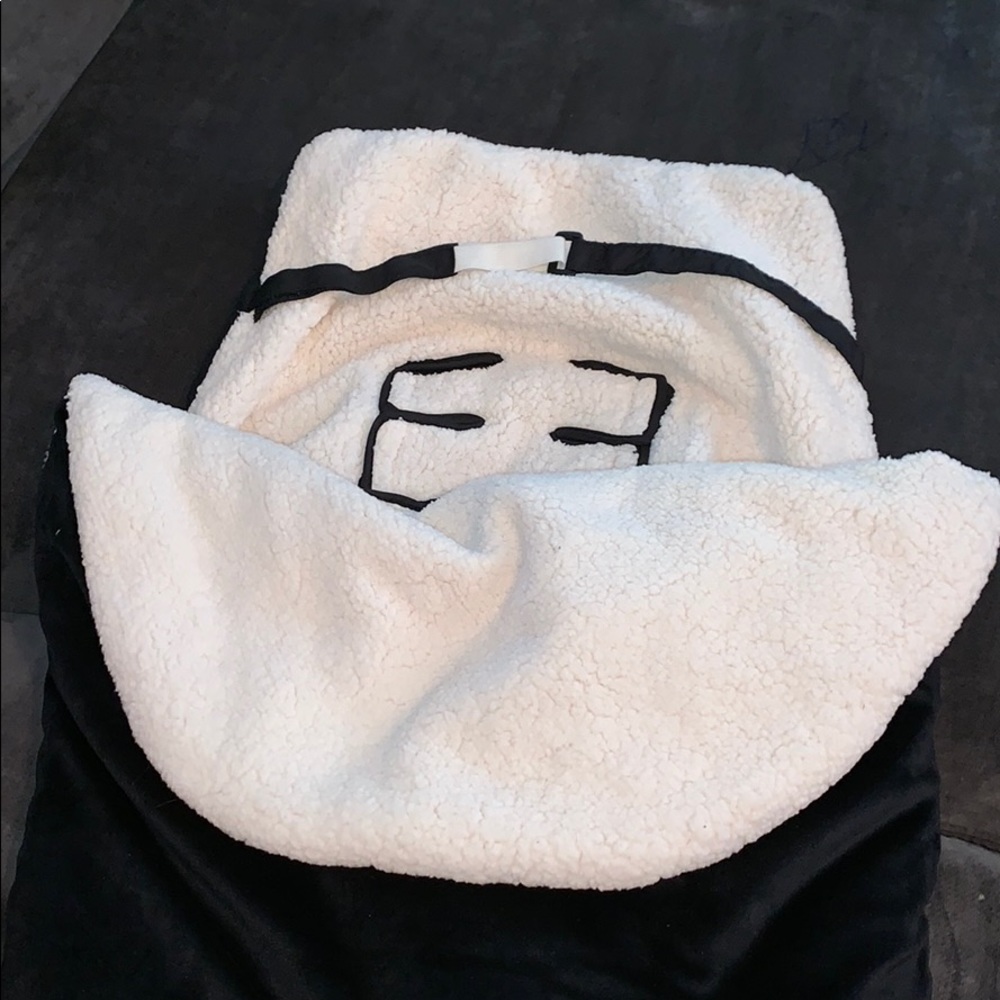 NWOT JJ COLE Bundle Me in-car-seat blanket.